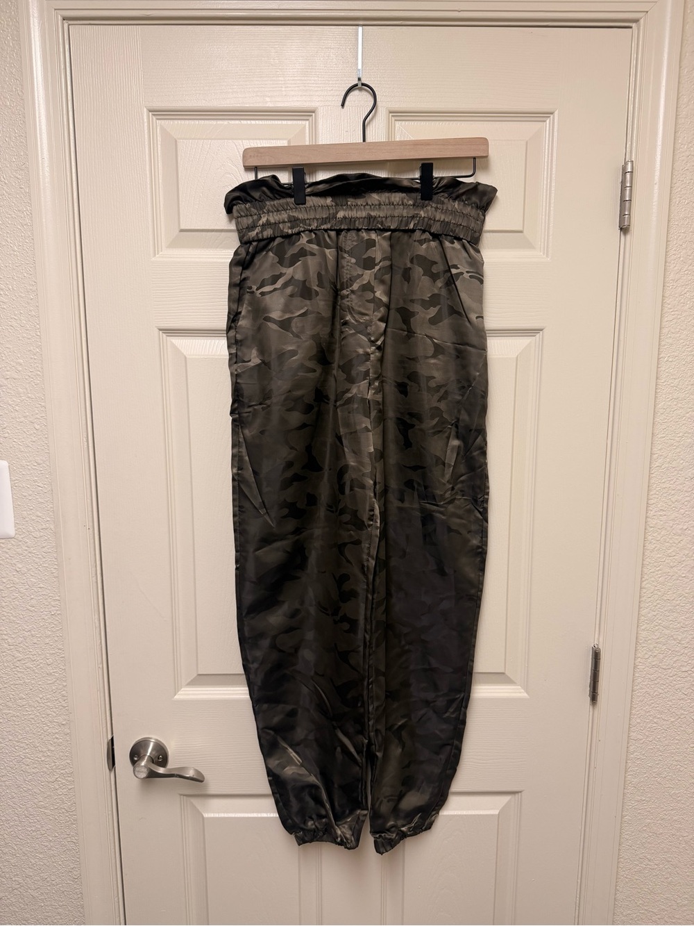 Kendall & Kylie Olive Camo Paperbag-Waist Joggers